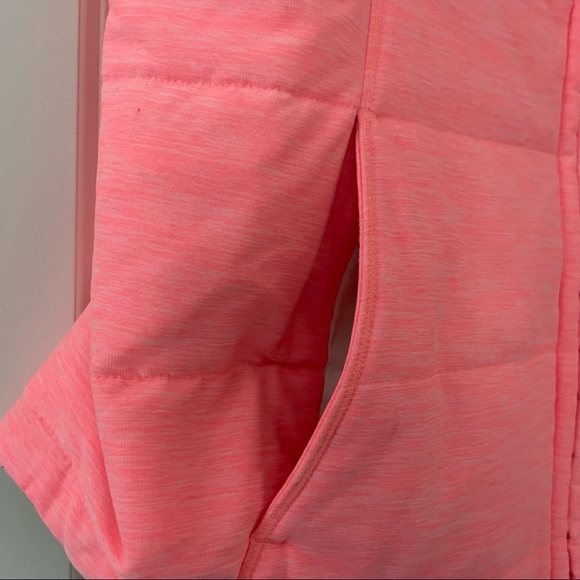 The North Face NWOT Peach Puffer Vest - Picture 10 of 10